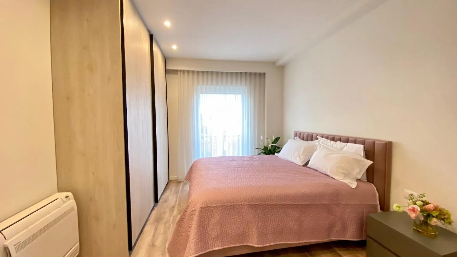Delight Apartment Tirana 0*,  Albania